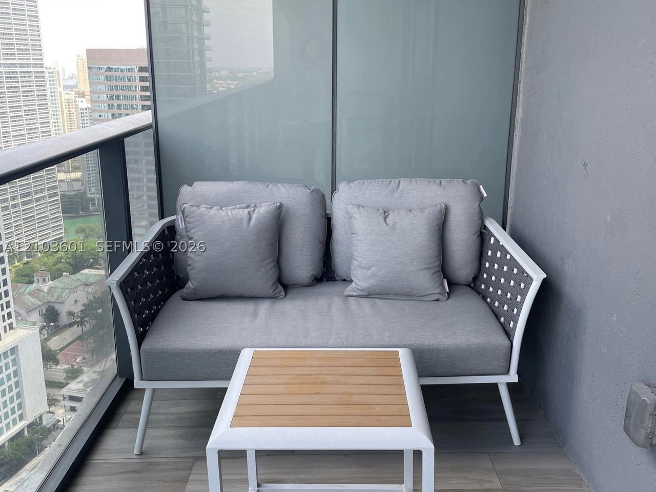 Real estate property located at 801 Miami Ave #4106, Miami-dade, 801 Sma Residences Condo, Miami, FL