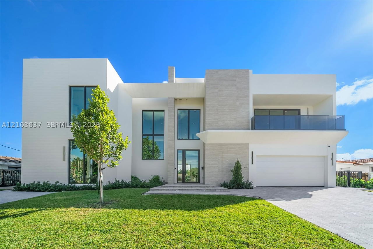 Real estate property located at 2380 196th St, Miami-dade, Enchanted Lake Sec 5, Miami, FL