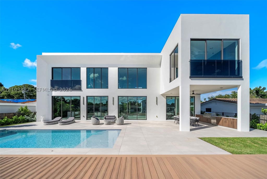 Real estate property located at 2380 196th St, Miami-dade, Enchanted Lake Sec 5, Miami, FL