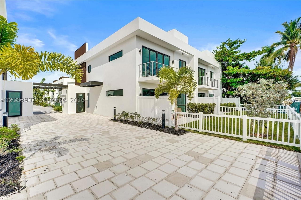 Real estate property located at 4652 SW 32 ND AVE B-2, Broward, H2o Dania Beach, Dania Beach, FL