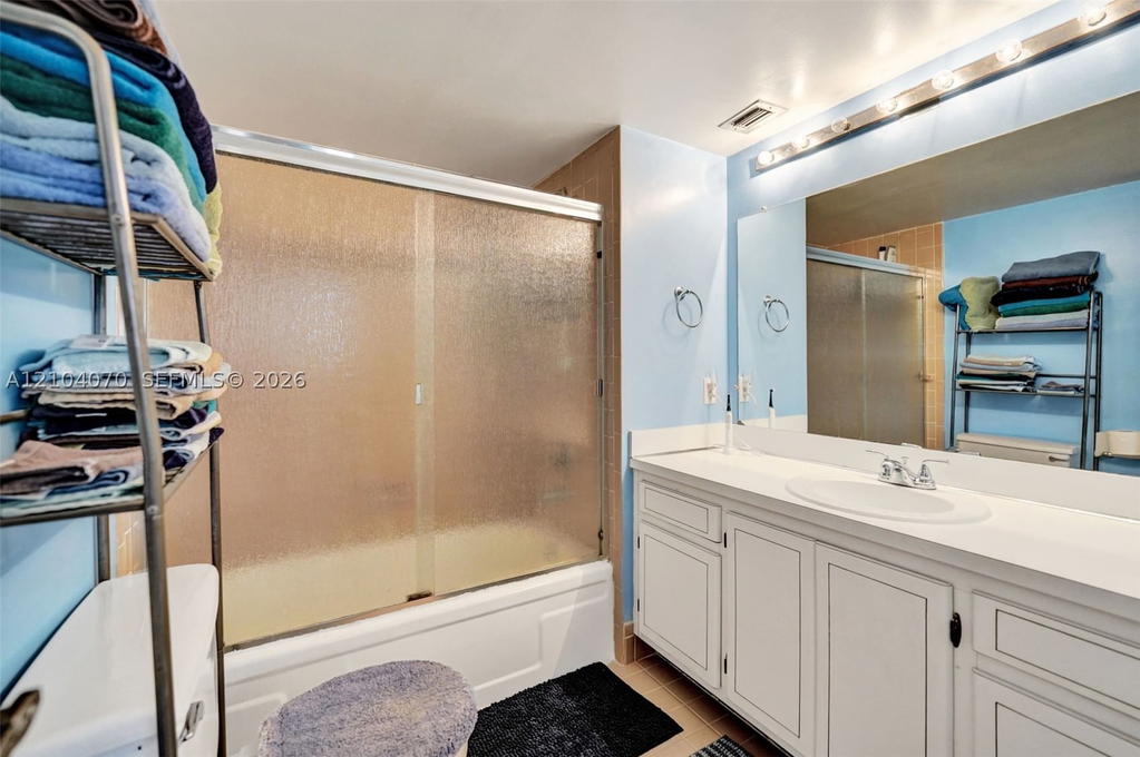 Real estate property located at 3001 Rolling Hills Cir #702, Broward, Rolling Hills Golf And, Davie, FL