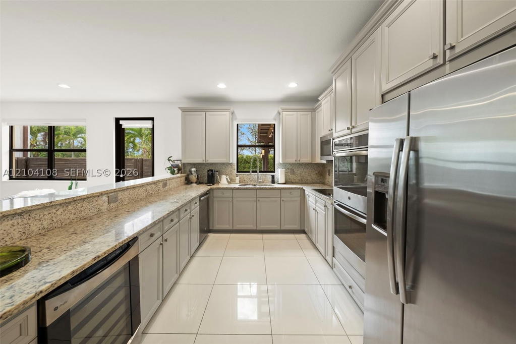 Real estate property located at 9890 86th Ter, Miami-dade, Doral Breeze, Doral, FL