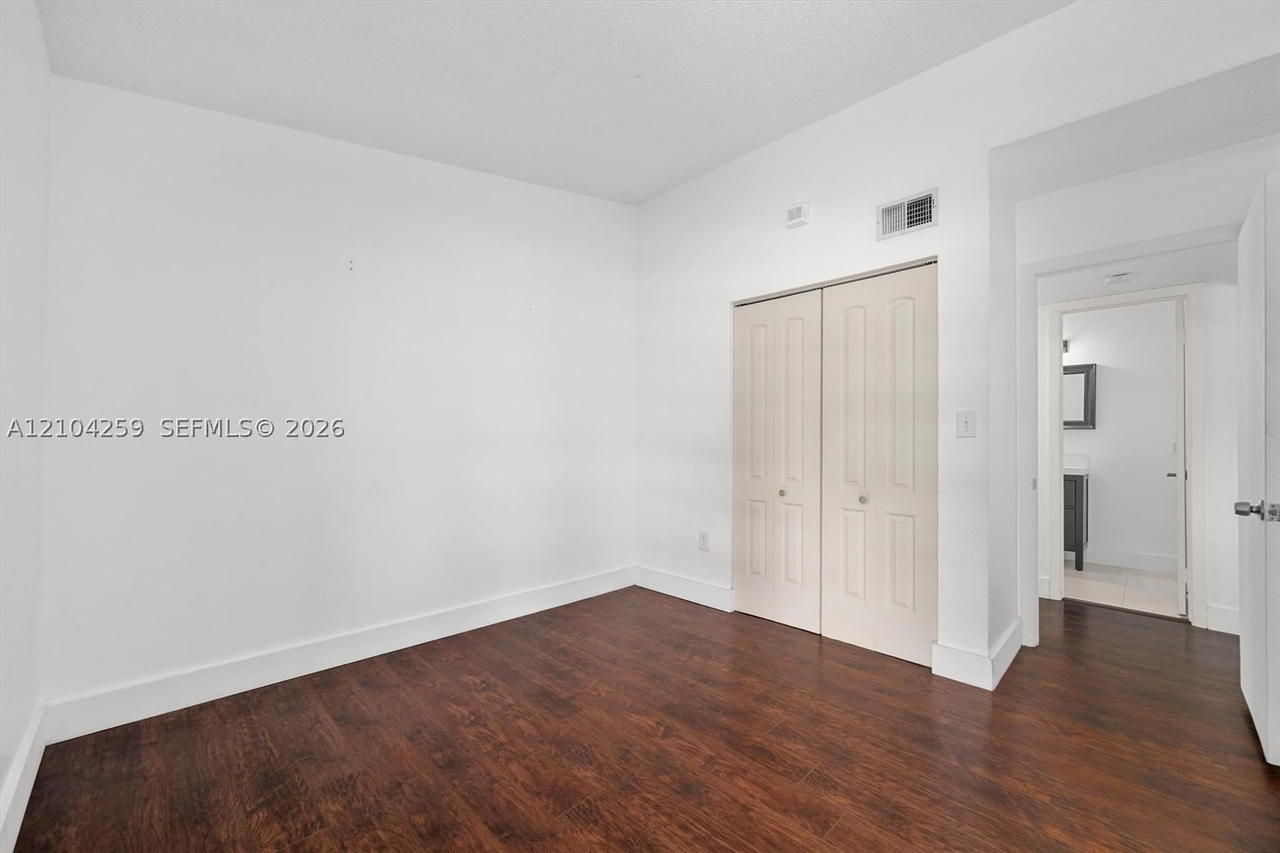 Real estate property located at 4944 102nd Ave #204-3, Miami-dade, Doral Park C Club Villas, Doral, FL