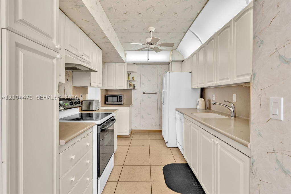 Real estate property located at 2401 Ocean Dr #2503, Broward, Britannia At Quadomain Co, Hollywood, FL