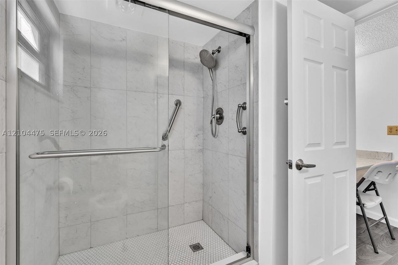 Real estate property located at 2401 Ocean Dr #2503, Broward, Britannia At Quadomain Co, Hollywood, FL