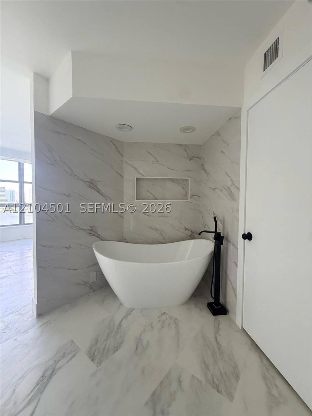 Real estate property located at 19101 36th Ct #1005, Miami-dade, Mystic Pointe Condo No Th, Aventura, FL