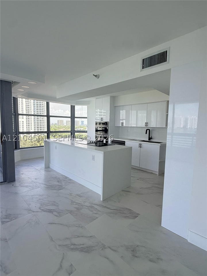 Real estate property located at 19101 36th Ct #1005, Miami-dade, Mystic Pointe Condo No Th, Aventura, FL