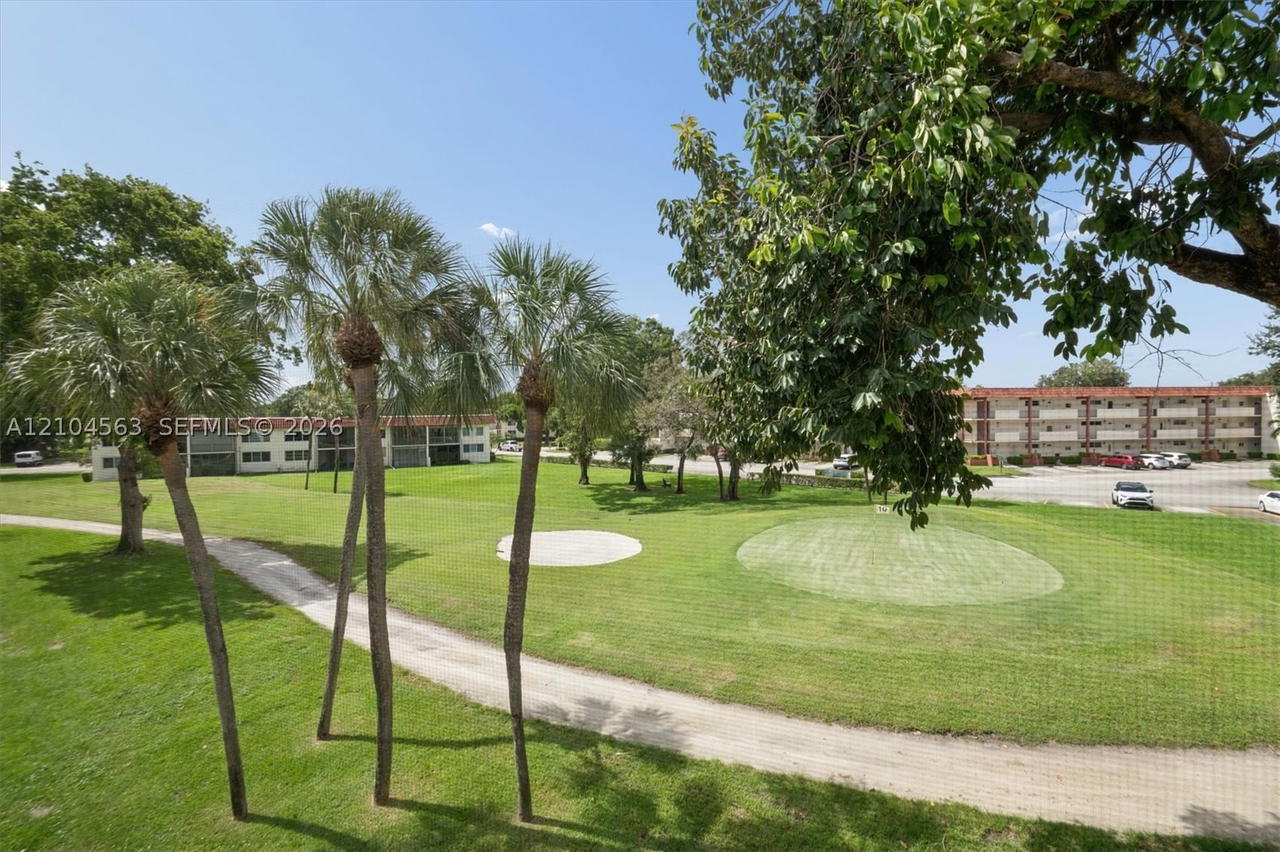 Real estate property located at 8911 Hollybrook Blvd #310, Broward, Hollybrook Golf, Pembroke Pines, FL