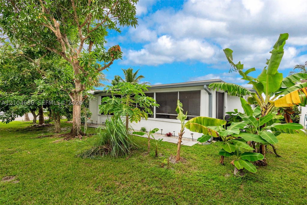 Real estate property located at 6100 73rd Ave, Broward, Mainlands Of Tamarac Lake, Tamarac, FL
