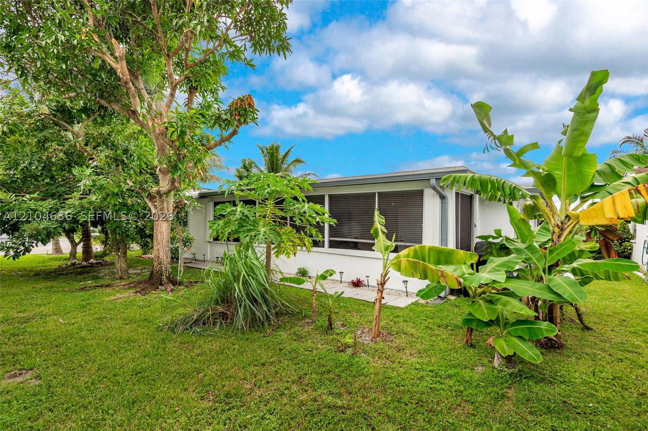 Real estate property located at 6100 73rd Ave, Broward, Mainlands Of Tamarac Lake, Tamarac, FL