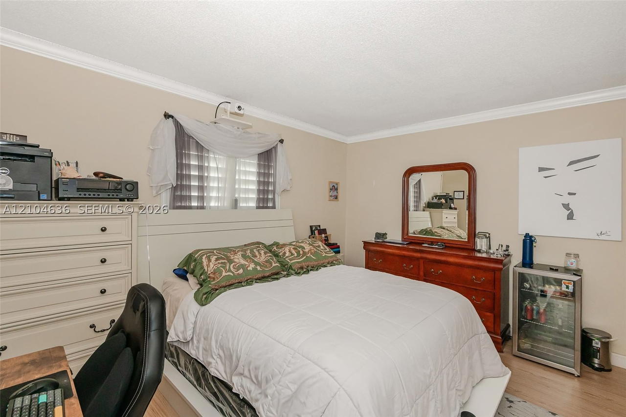 Real estate property located at 6100 73rd Ave, Broward, Mainlands Of Tamarac Lake, Tamarac, FL
