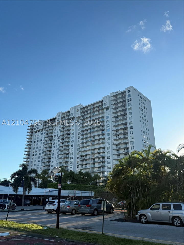 Real estate property located at 2801 183rd St #308W, Miami-dade, Admirals Port Condo West, Aventura, FL