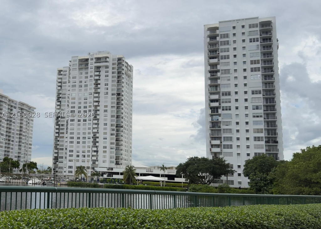 Real estate property located at 2780 183rd St #1605, Miami-dade, Commodore Plaza, Aventura, FL