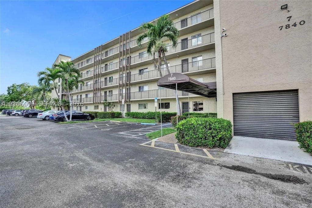 Real estate property located at 7840 50th St #105, Broward, Cascades Of Lauderhill, Lauderhill, FL
