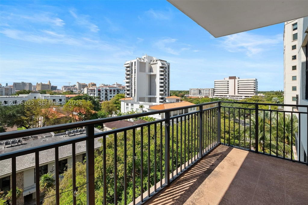 Real estate property located at 888 Douglas Rd #602, Miami-dade, Puerta De Palmas Condo, Coral Gables, FL