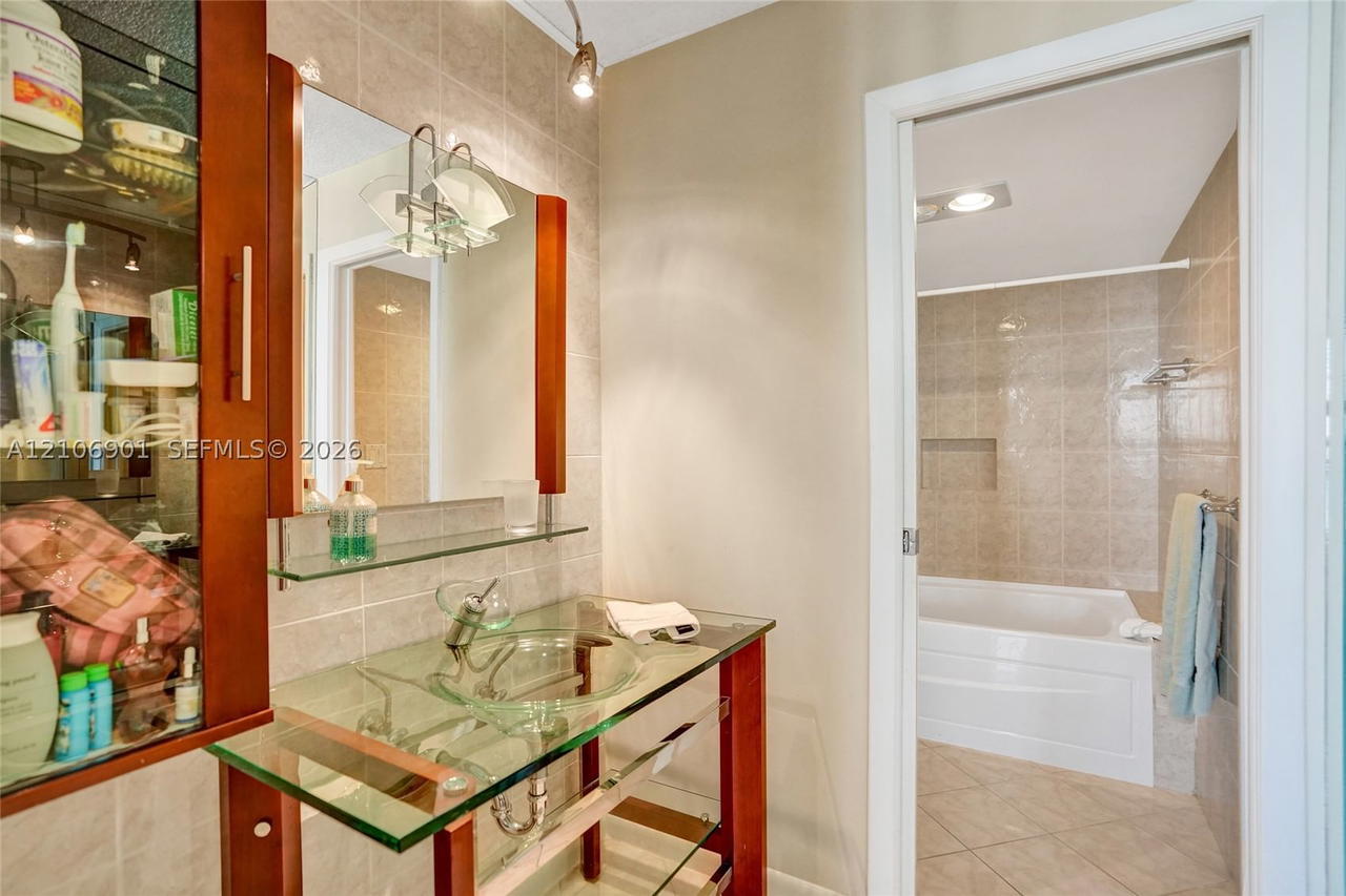 Real estate property located at 510 Ocean Blvd #308, Broward, Silver Thatch Ocean Club, Pompano Beach, FL