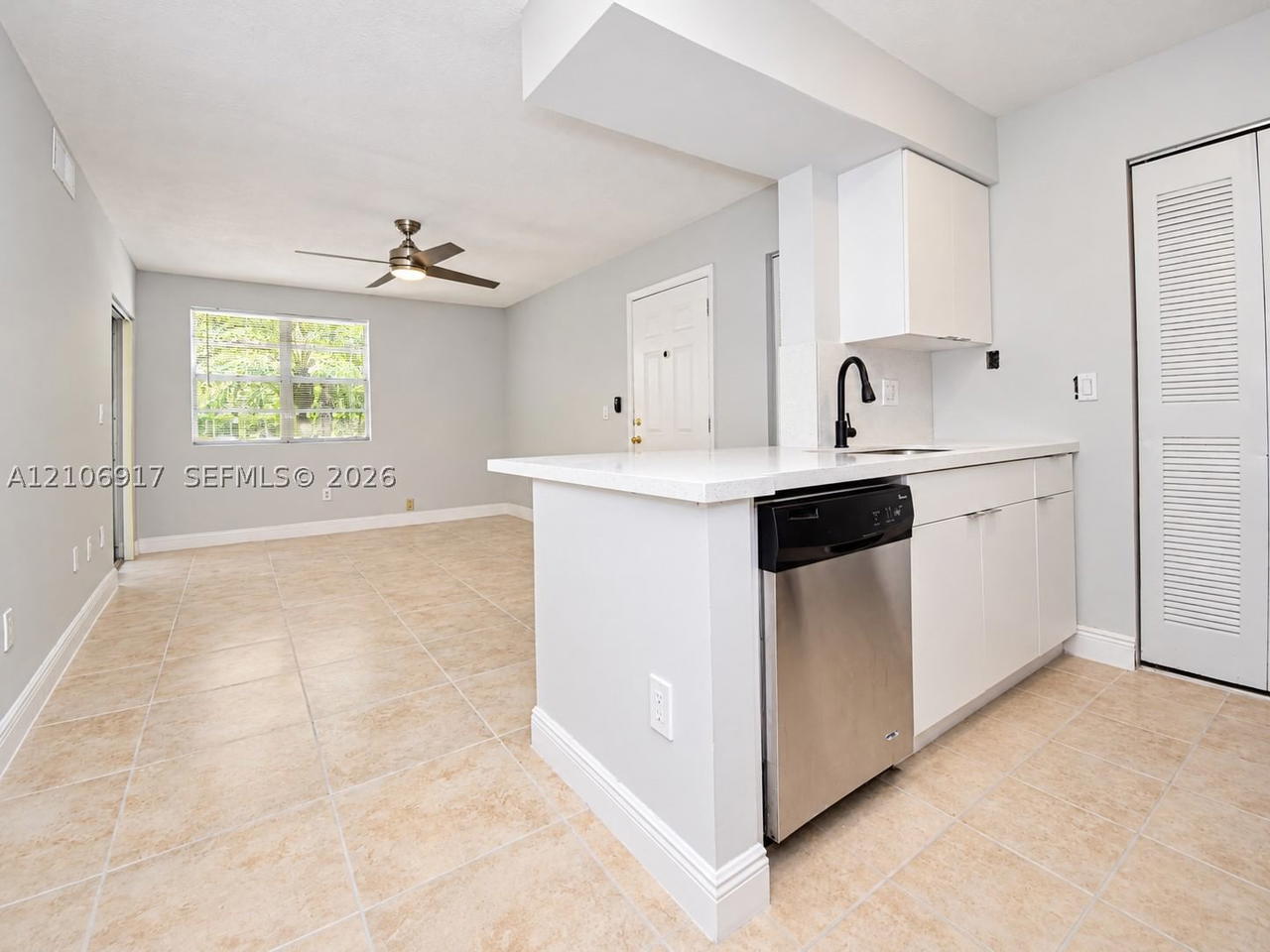 Real estate property located at 1237 46th Ave #813, Broward, Royal Poinciana Condo, Pompano Beach, FL