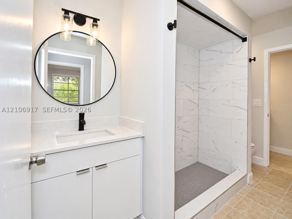 Real estate property located at 1237 46th Ave #813, Broward, Royal Poinciana Condo, Pompano Beach, FL