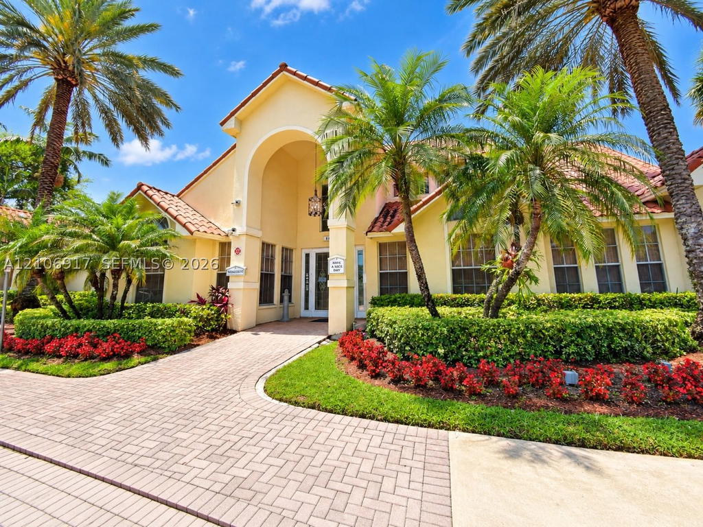Real estate property located at 1237 46th Ave #813, Broward, Royal Poinciana Condo, Pompano Beach, FL