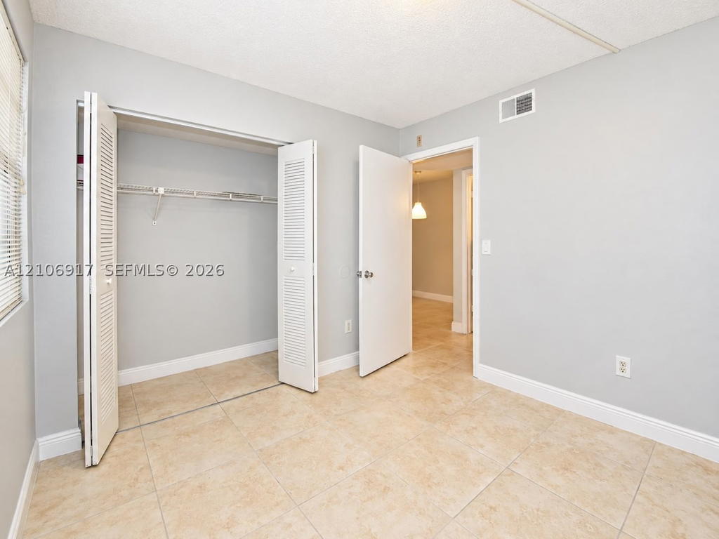 Real estate property located at 1237 46th Ave #813, Broward, Royal Poinciana Condo, Pompano Beach, FL
