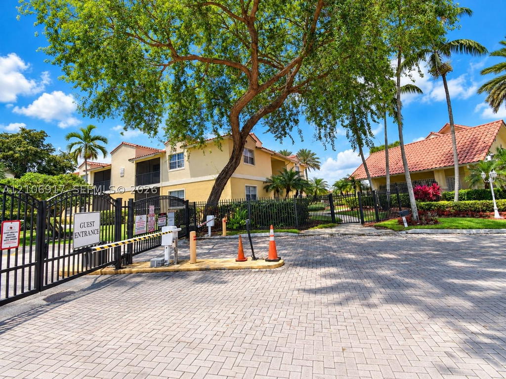 Real estate property located at 1237 46th Ave #813, Broward, Royal Poinciana Condo, Pompano Beach, FL
