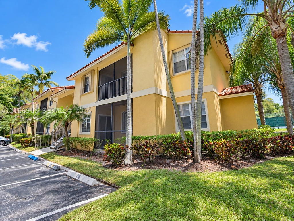 Real estate property located at 1237 46th Ave #813, Broward, Royal Poinciana Condo, Pompano Beach, FL