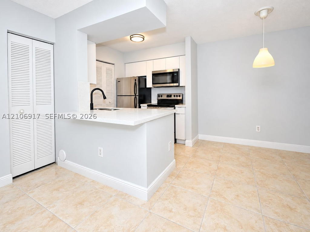 Real estate property located at 1237 46th Ave #813, Broward, Royal Poinciana Condo, Pompano Beach, FL