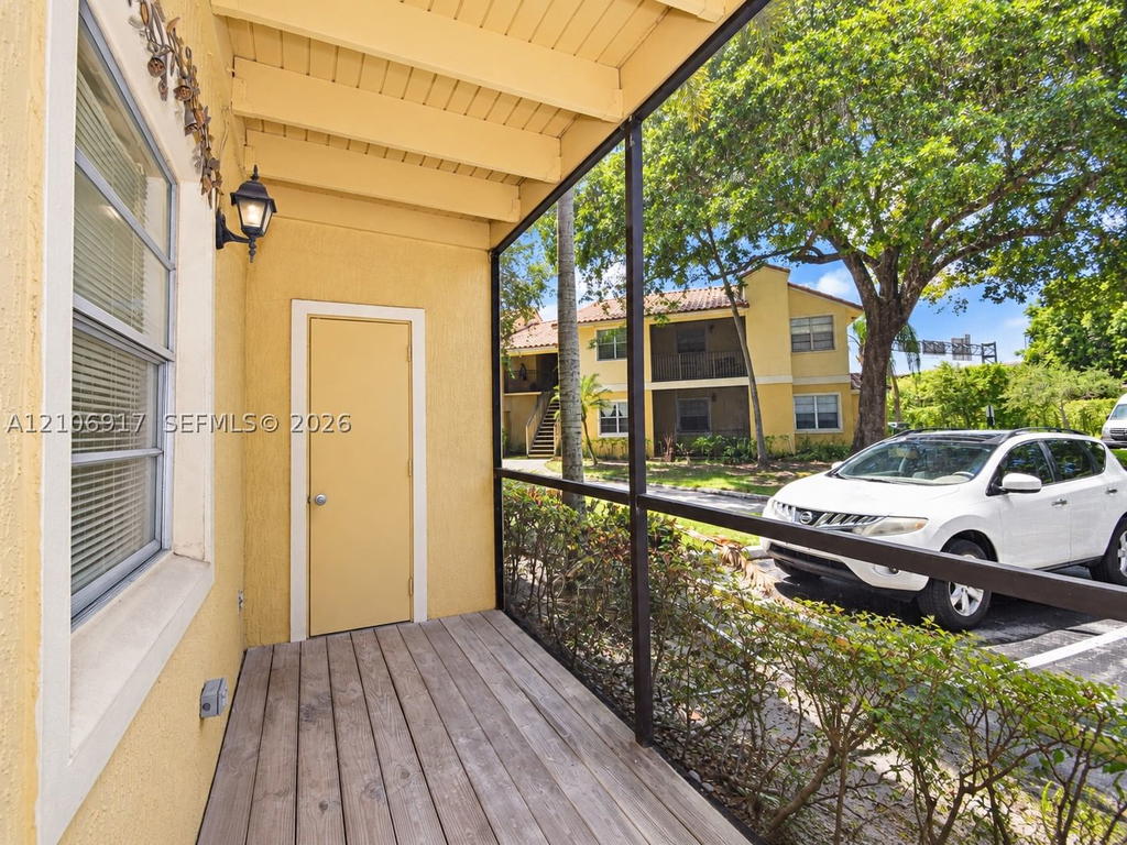 Real estate property located at 1237 46th Ave #813, Broward, Royal Poinciana Condo, Pompano Beach, FL