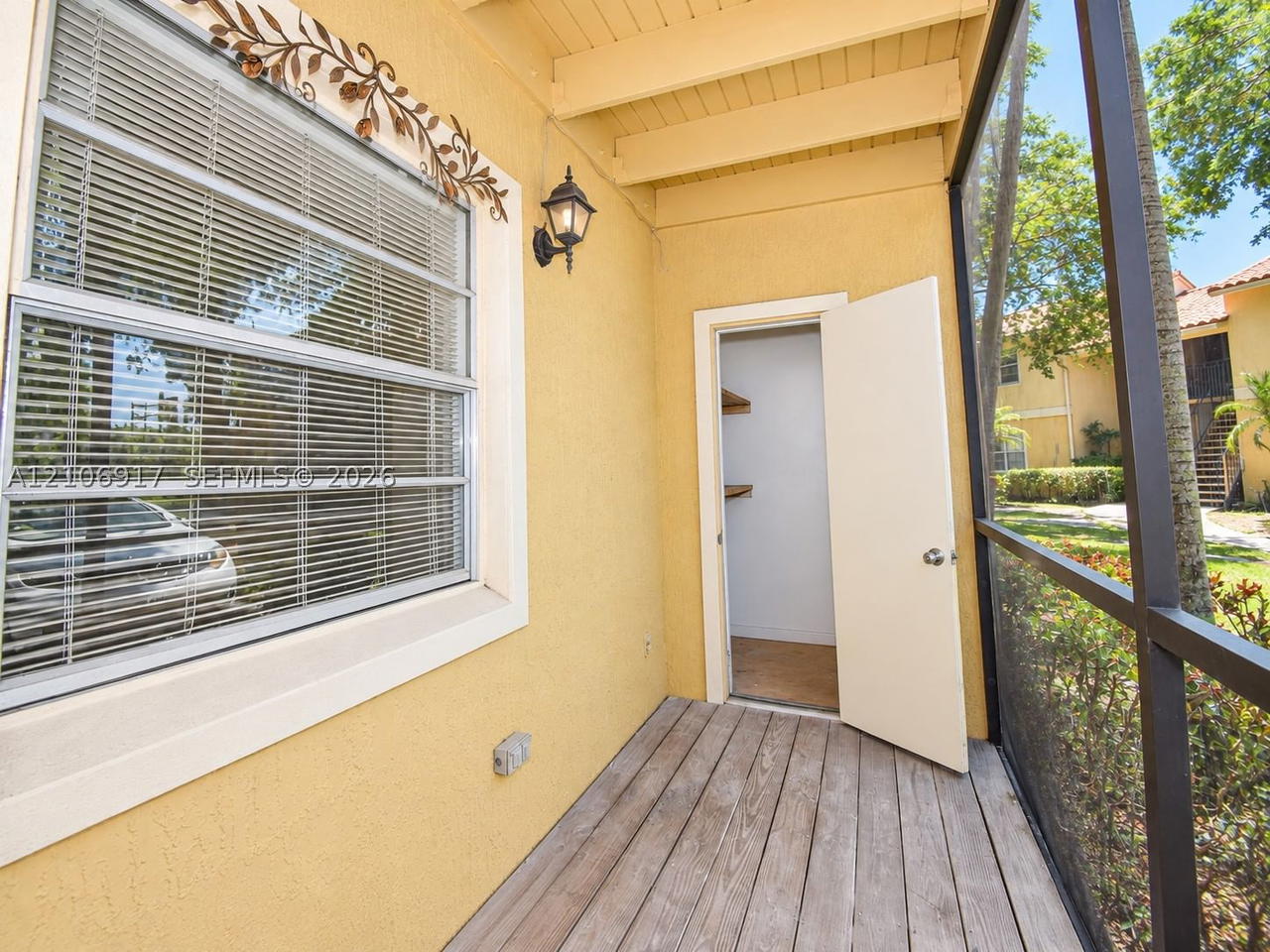 Real estate property located at 1237 46th Ave #813, Broward, Royal Poinciana Condo, Pompano Beach, FL