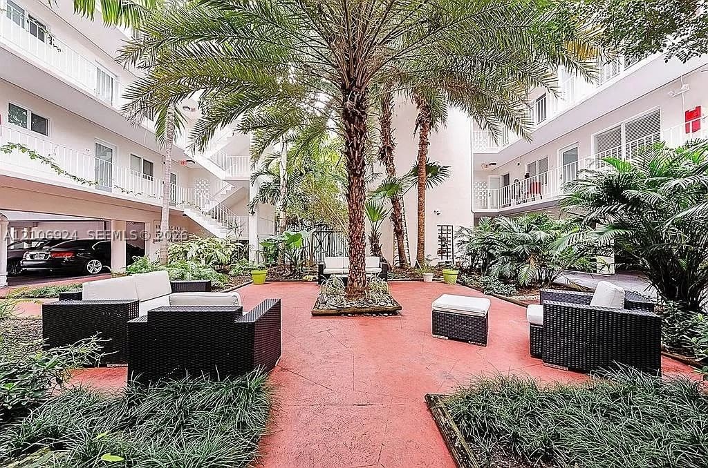 Real estate property located at 1420 Pennsylvania Ave #210, Miami-dade, Penn Manor Condo, Miami Beach, FL