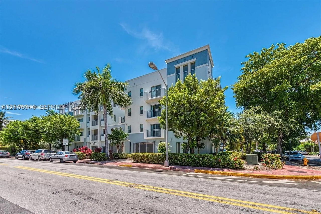 Real estate property located at 1040 10th St #402, Miami-dade, Lenox Villas Condo, Miami Beach, FL