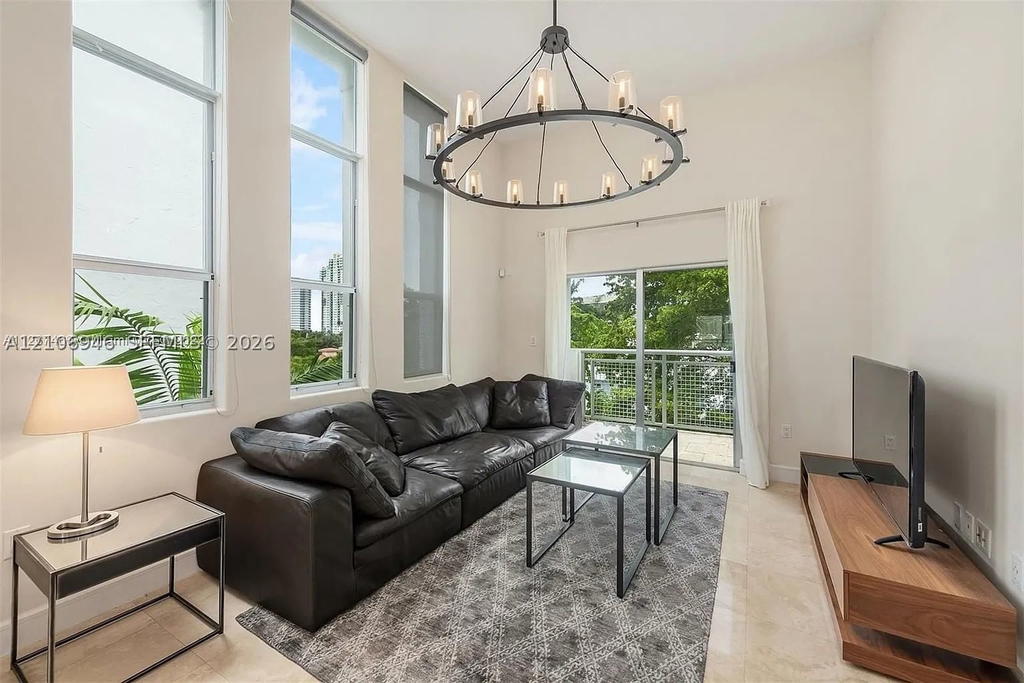 Real estate property located at 1040 10th St #402, Miami-dade, Lenox Villas Condo, Miami Beach, FL