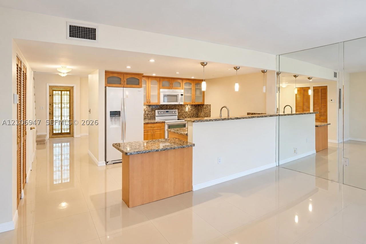 Real estate property located at 3891 167th St #24, Miami-dade, Beach Club Villas Condo I, North Miami Beach, FL