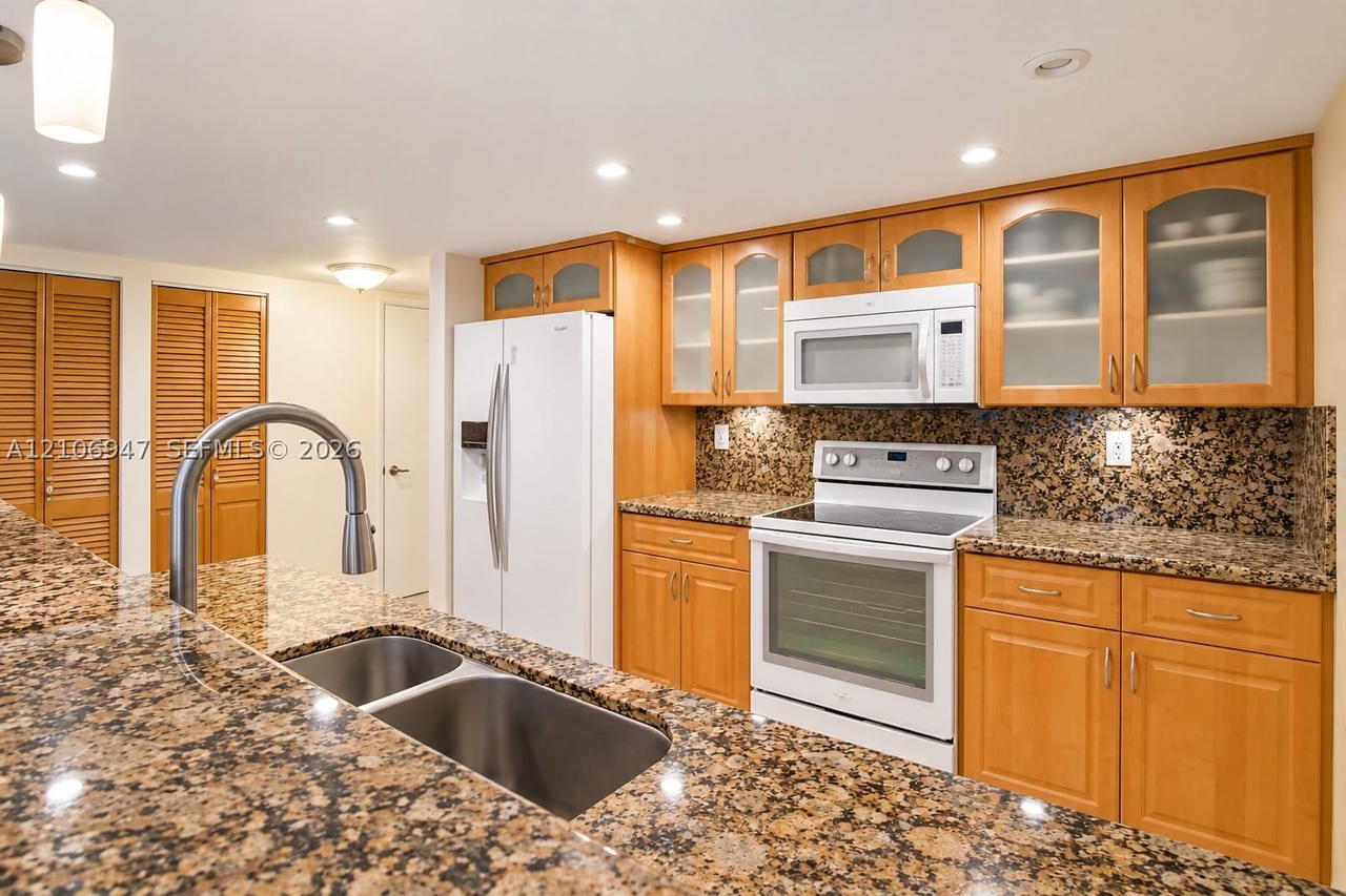 Real estate property located at 3891 167th St #24, Miami-dade, Beach Club Villas Condo I, North Miami Beach, FL