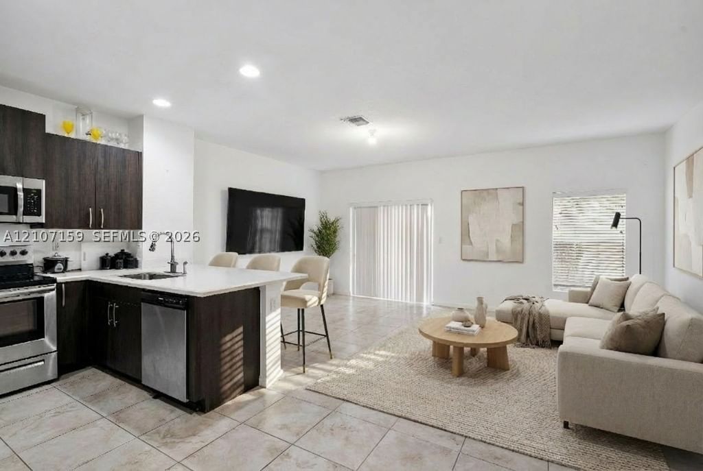 Real estate property located at 1128 40th Ter, Broward, Cricket Club, Lauderhill, FL
