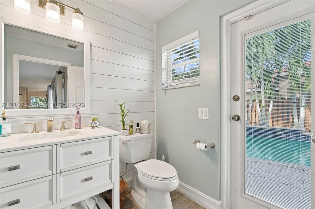 Real estate property located at 14702 Vista Luna Dr, Broward, Grove Commercial Center, Davie, FL