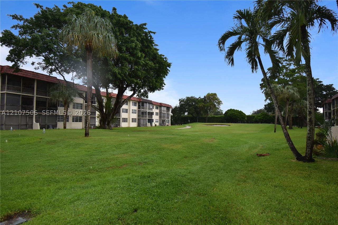 Real estate property located at 830 Hollybrook Dr #207, Broward, Hollybrook Golf And, Pembroke Pines, FL