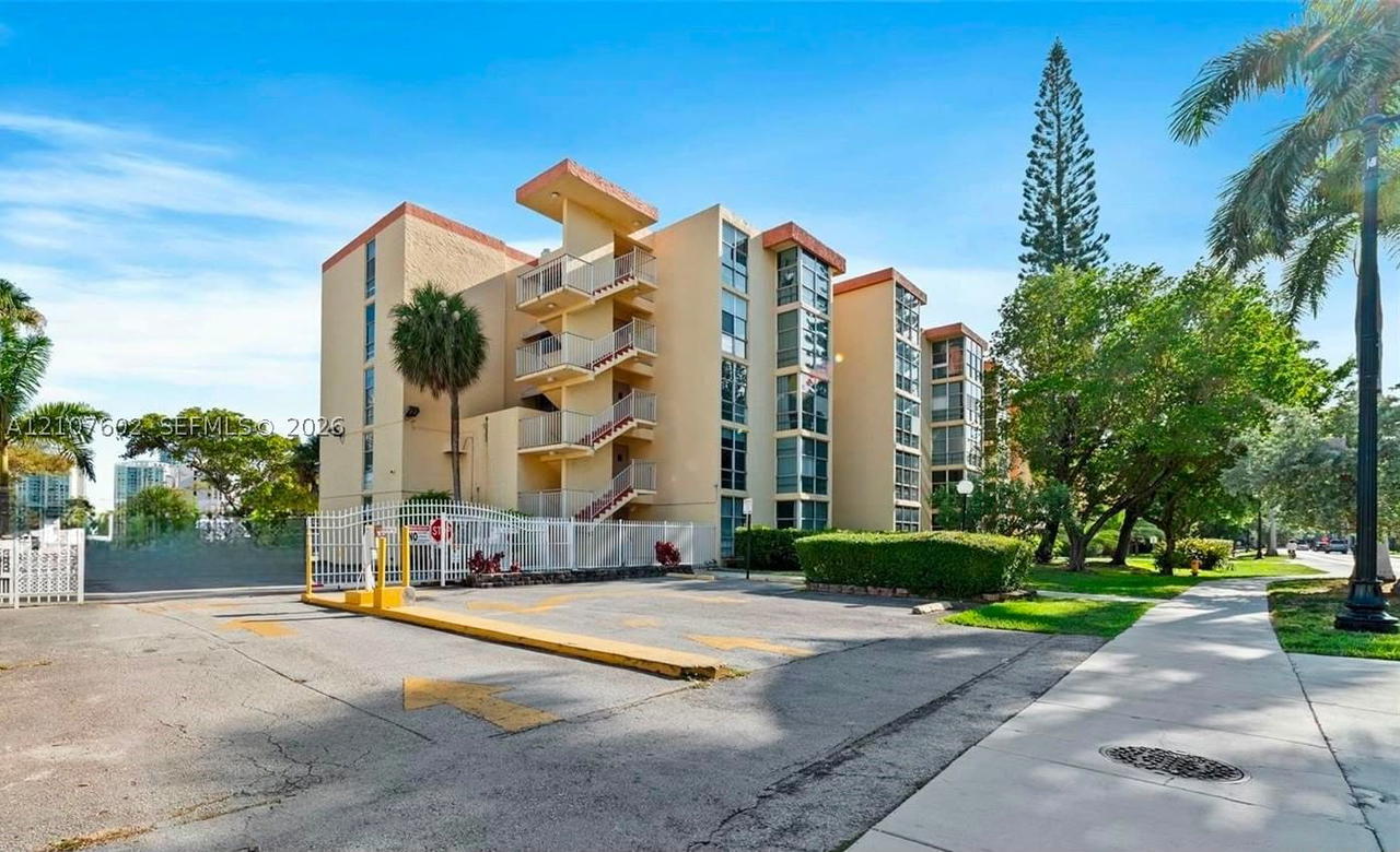 Real estate property located at 210 172nd St #542, Miami-dade, Avila South Condo, Sunny Isles Beach, FL