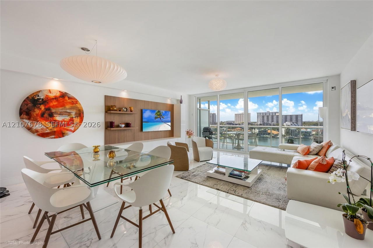 Real estate property located at 400 Sunny Isles Blvd #704, Miami-dade, 400 Sunny Isles Condo Wes, Sunny Isles Beach, FL