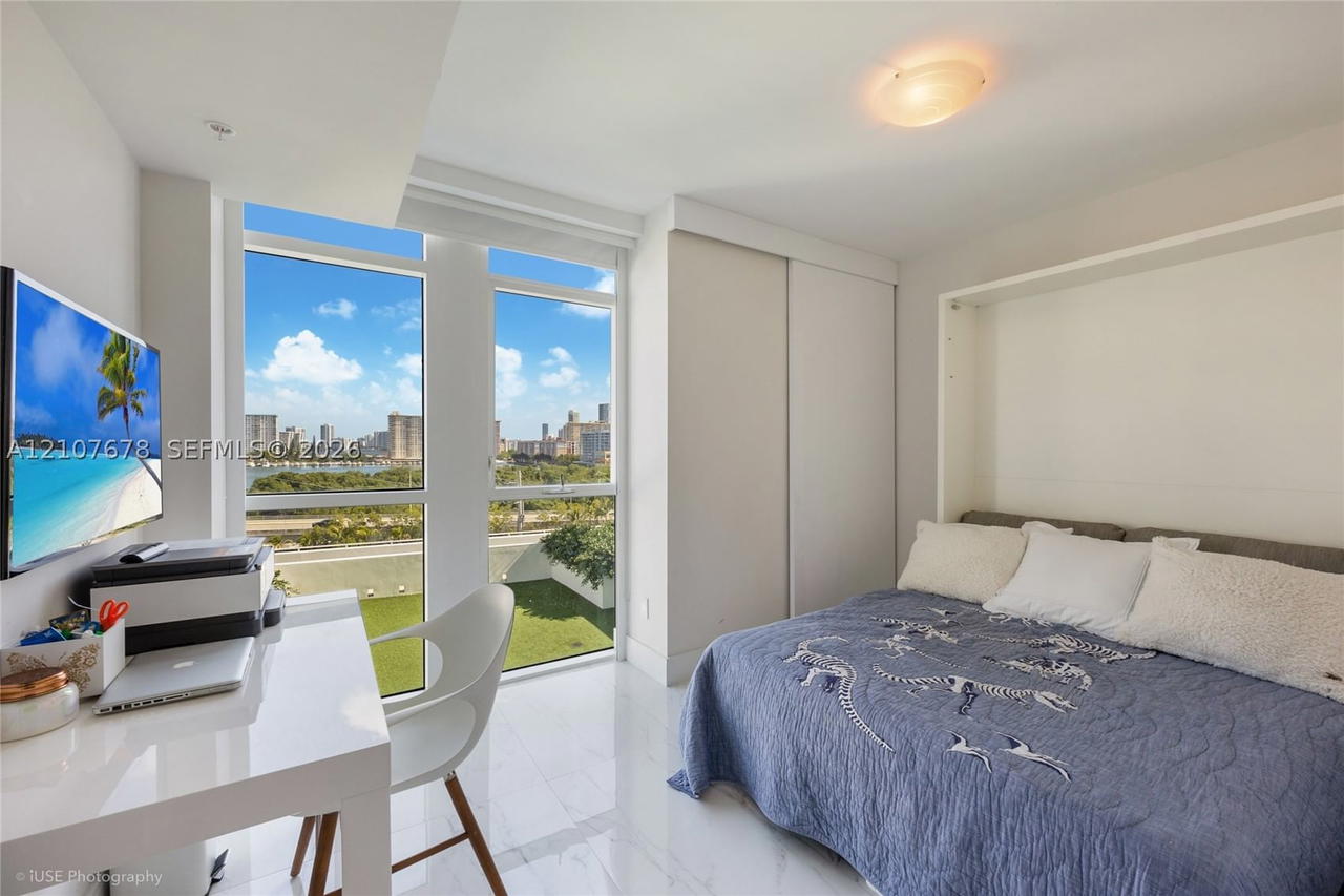 Real estate property located at 400 Sunny Isles Blvd #704, Miami-dade, 400 Sunny Isles Condo Wes, Sunny Isles Beach, FL