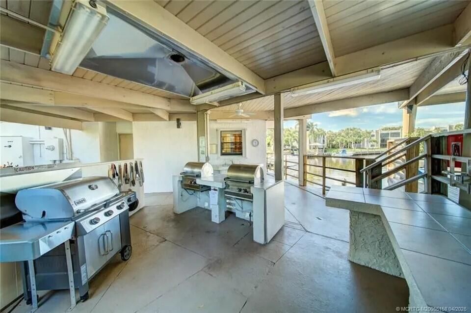 Real estate property located at 1950 Palm City #14-305, Martin, Circle Bay Yacht Club Cond, Stuart, FL, US