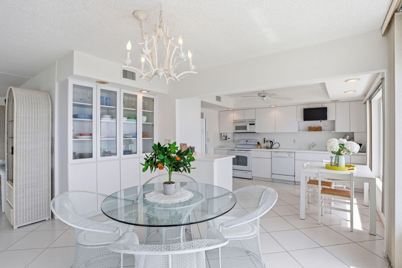 Real estate property located at 600 Ocean #6010, Palm Beach, Sabal Shores Apts Condo, Boca Raton, FL, US