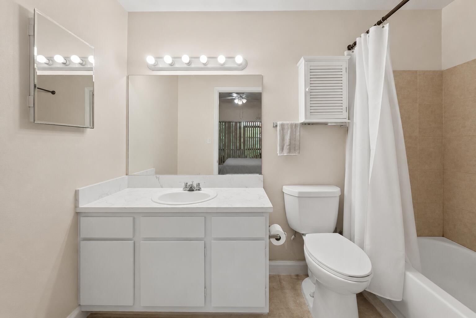 Real estate property located at 2550 18th #2103, Broward, Marina Oaks Condo, Fort Lauderdale, FL, US