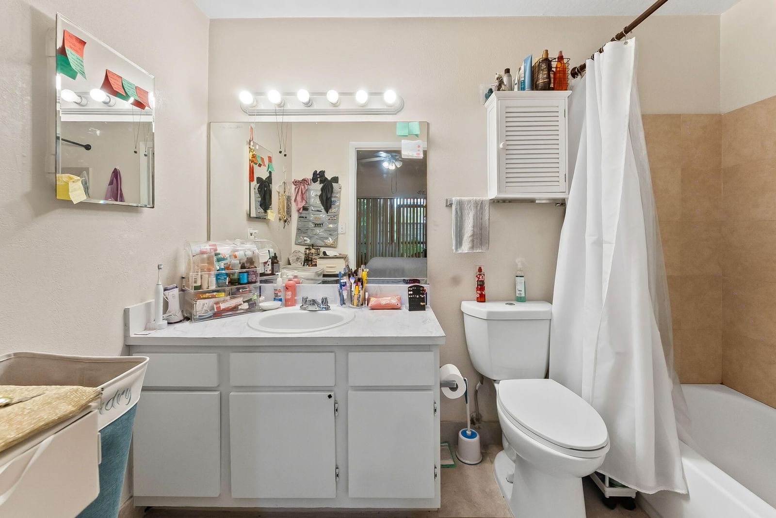 Real estate property located at 2550 18th #2103, Broward, Marina Oaks Condo, Fort Lauderdale, FL, US