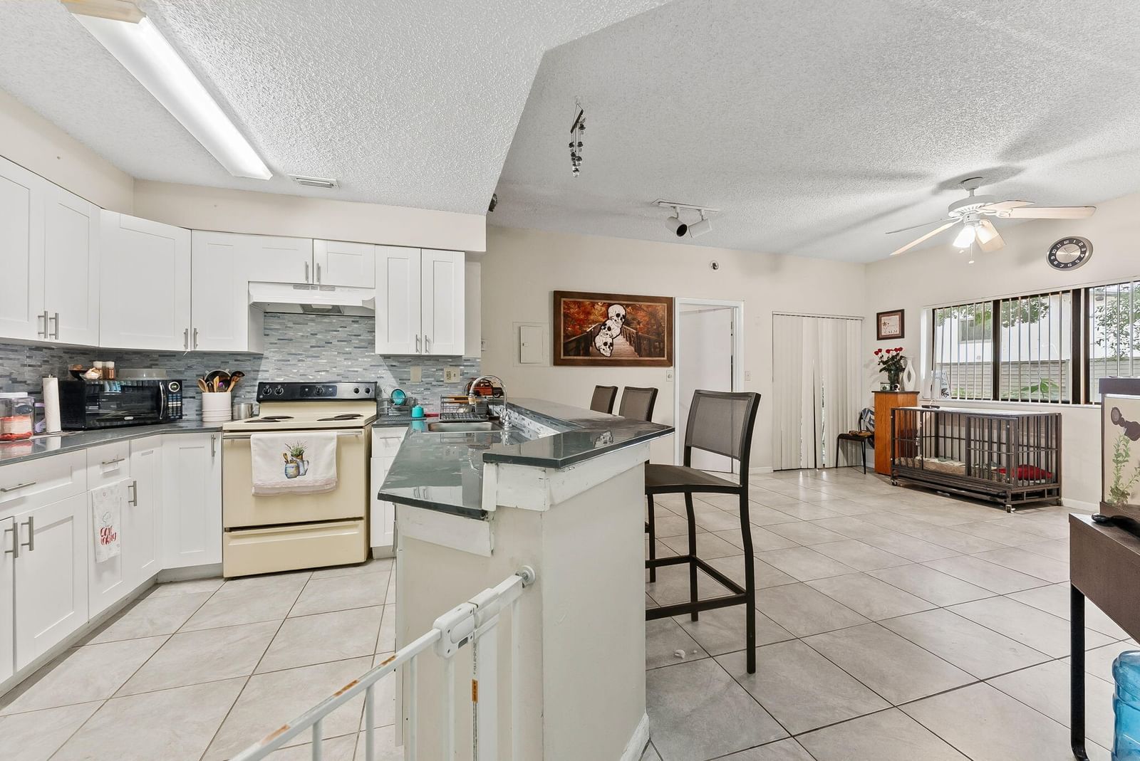 Real estate property located at 2550 18th #2103, Broward, Marina Oaks Condo, Fort Lauderdale, FL, US