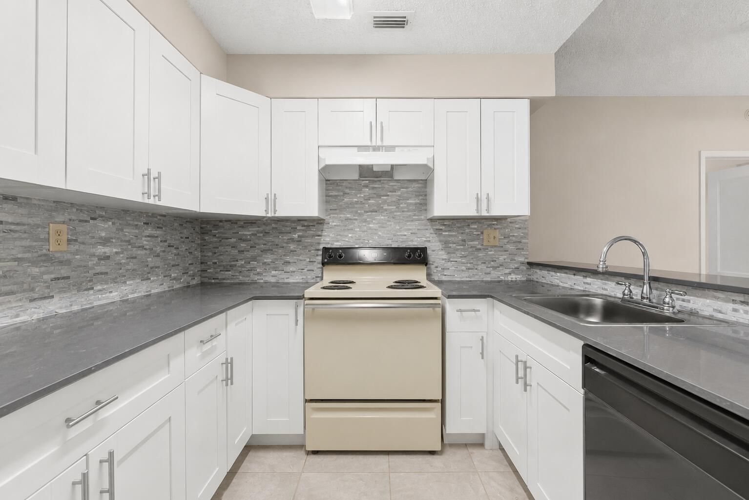 Real estate property located at 2550 18th #2103, Broward, Marina Oaks Condo, Fort Lauderdale, FL, US