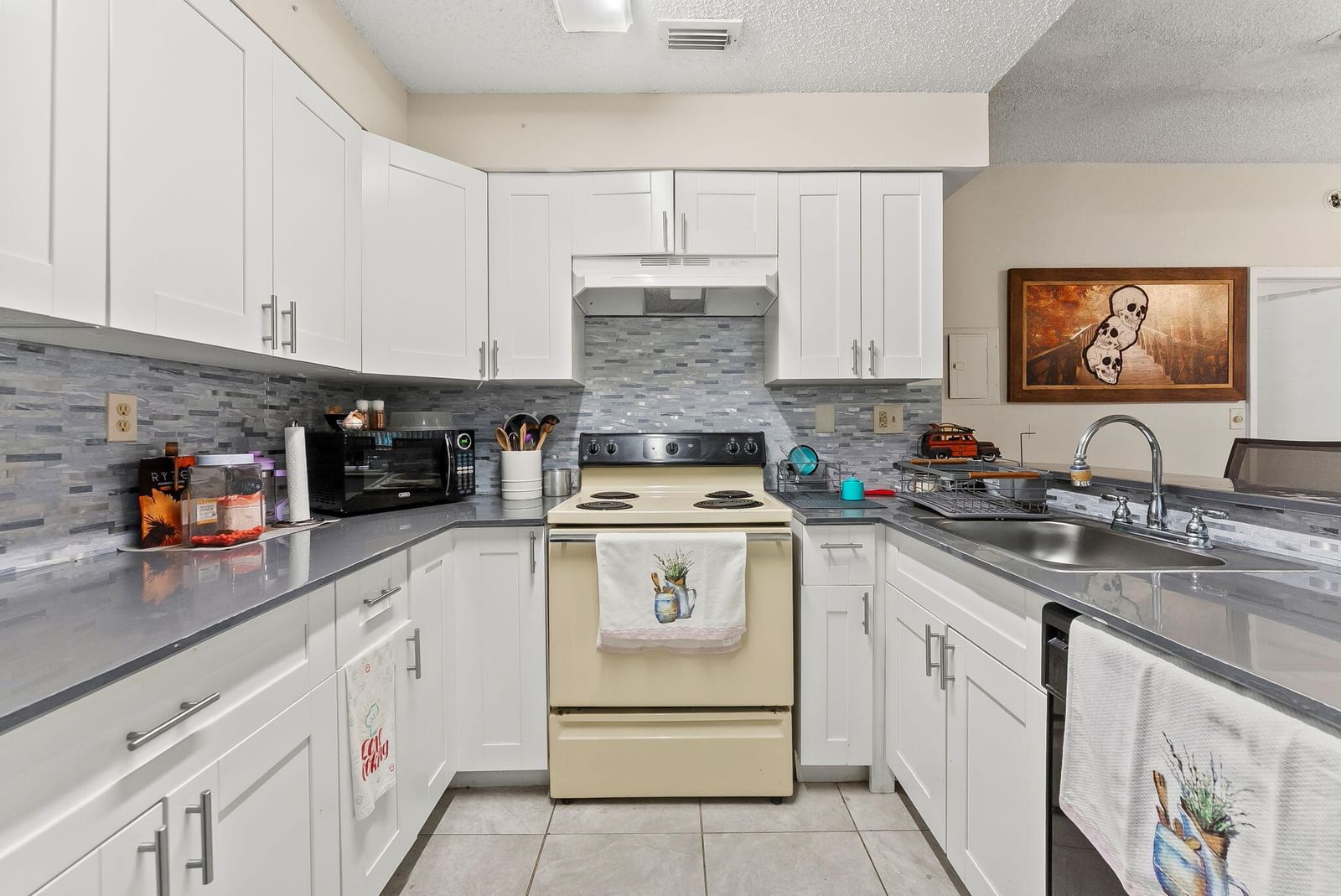 Real estate property located at 2550 18th #2103, Broward, Marina Oaks Condo, Fort Lauderdale, FL, US