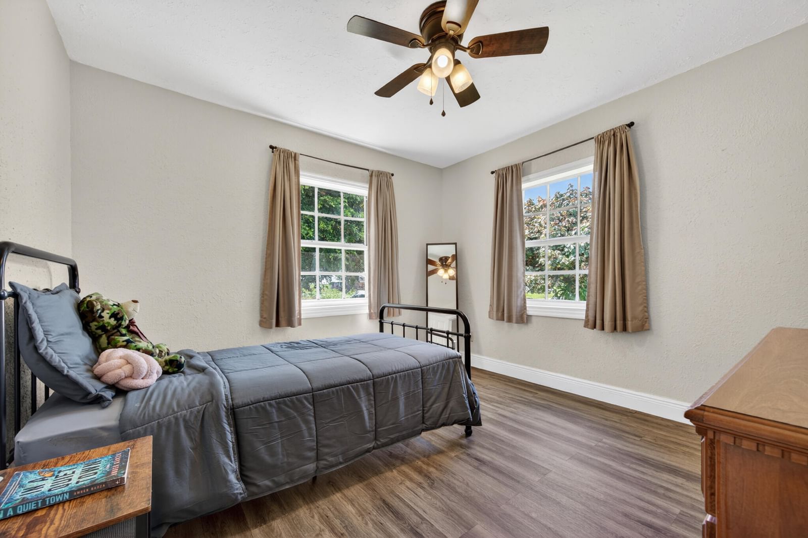 Real estate property located at 410 4th, Palm Beach, Goodbreads, South Bay, FL, US