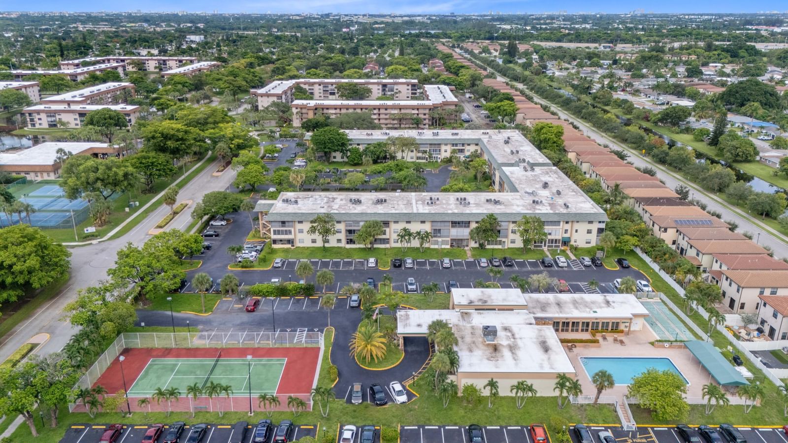 Real estate property located at 5190 Sabal Palm #209, Broward, Sabal Palm Village Condo, Tamarac, FL, US