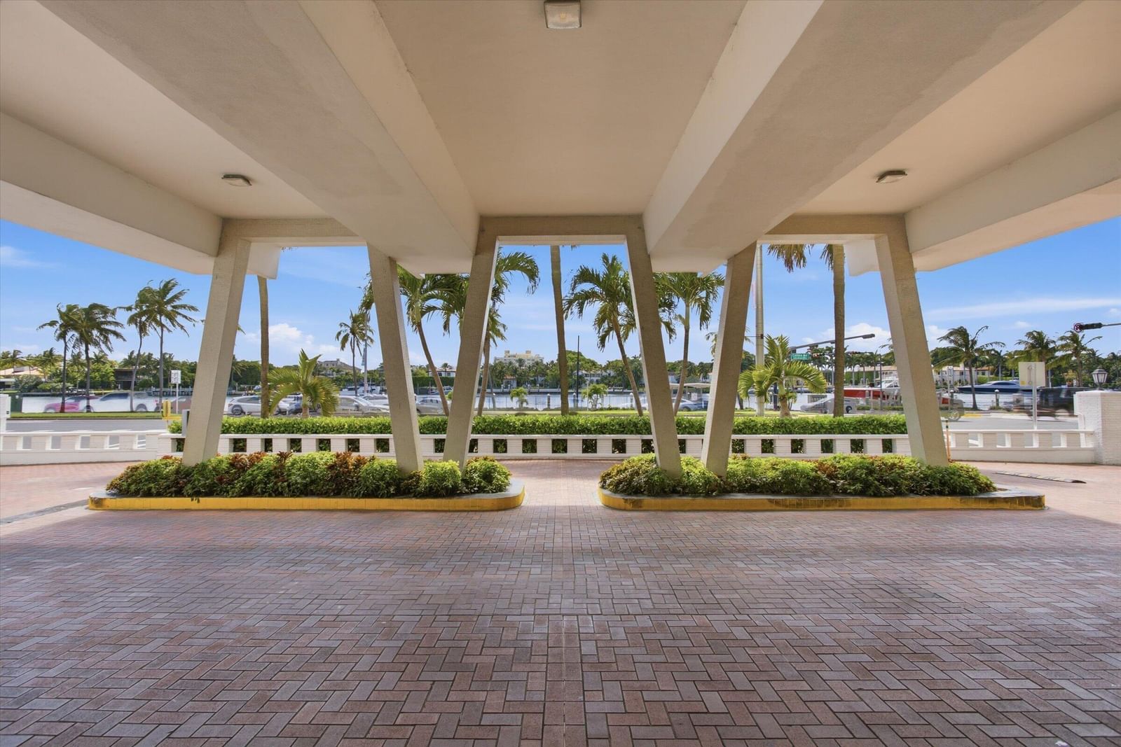 Real estate property located at 4747 Collins #1109, Miami-dade, Mimosa Condo, Miami Beach, FL, US